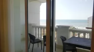 برج سفید خط دریا