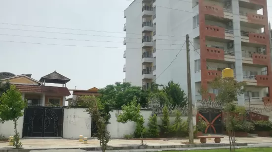 زمین دارای ویلای کلنگی