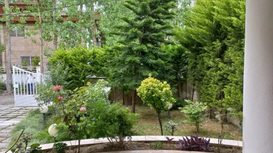 ۴۰۰ متر زمین ساحلی با ۱۲۰ متر بنای کلنگی